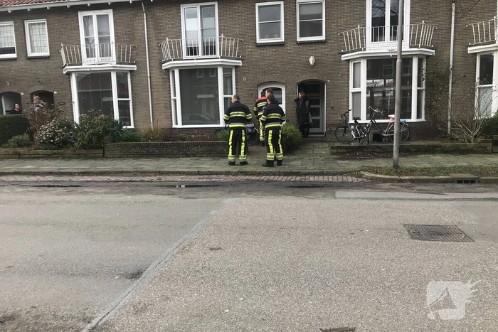 Brandweer verricht metingen na ruiken gaslucht