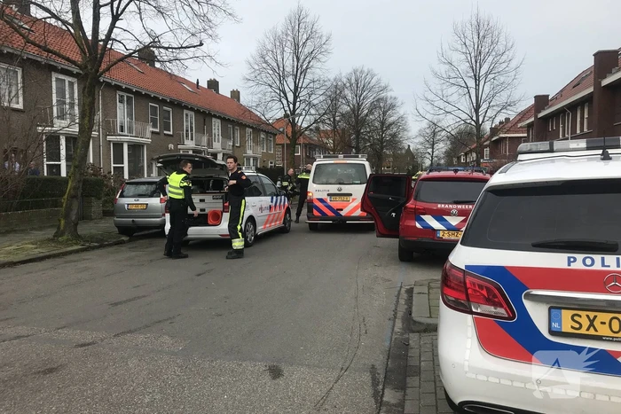 Brandweer verricht metingen na ruiken gaslucht