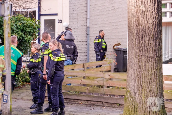 Arrestatieteam haalt man uit woning