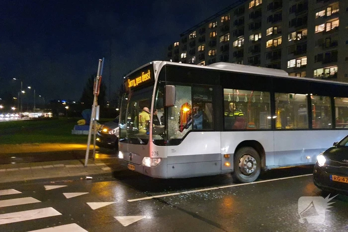 Ruit van bus kapot na verkeersruzie