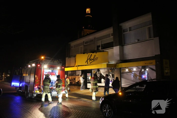 Brandweer onderzoekt brandmelding in bouwmarkt