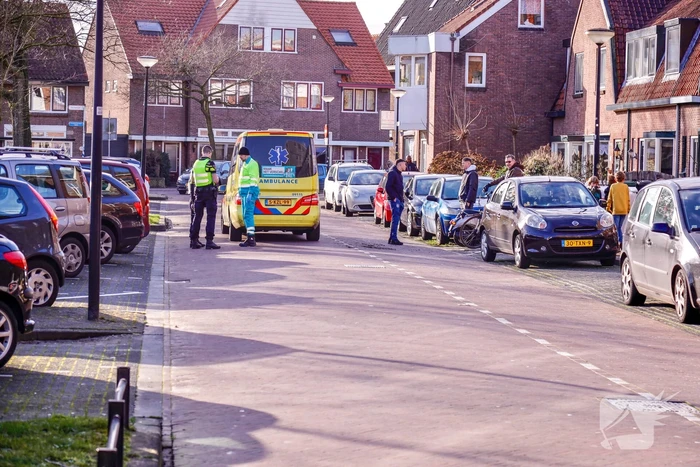 Fietsster aangereden door scooterrijder