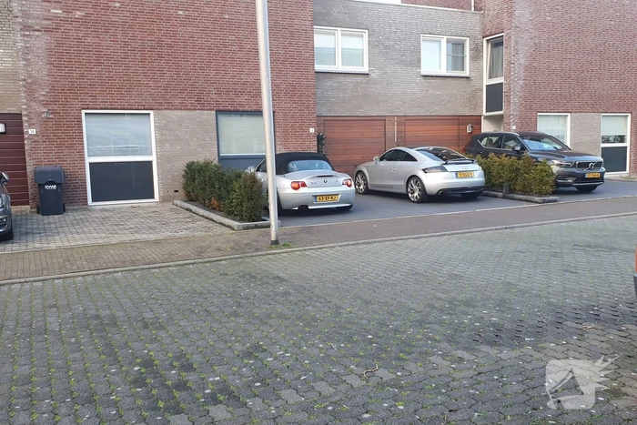 Politie onderzoekt woning en voertuigen voor een lopend onderzoek
