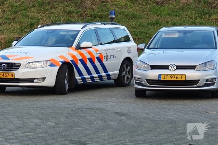 Politie onderzoekt woning en voertuigen voor een lopend onderzoek