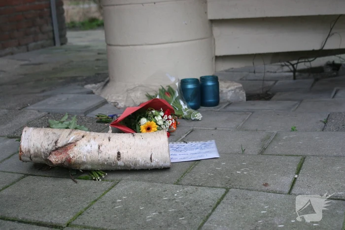 Bloemen voor man die overleed na de val van flat