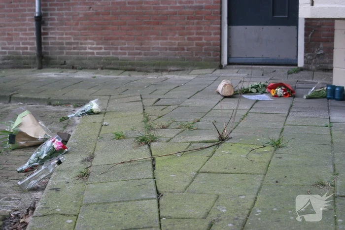 Bloemen voor man die overleed na de val van flat