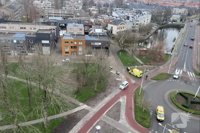 Overstekende fietsster aangereden op rotonde