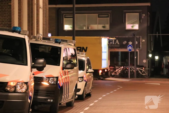 Politie doet inval in woning