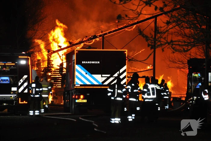 Paarden gered van grote brand op manege