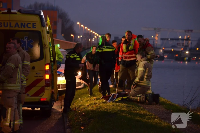 Persoon te water geraakt in kanaal