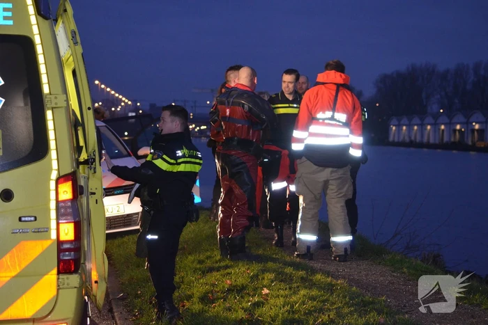 Persoon te water geraakt in kanaal