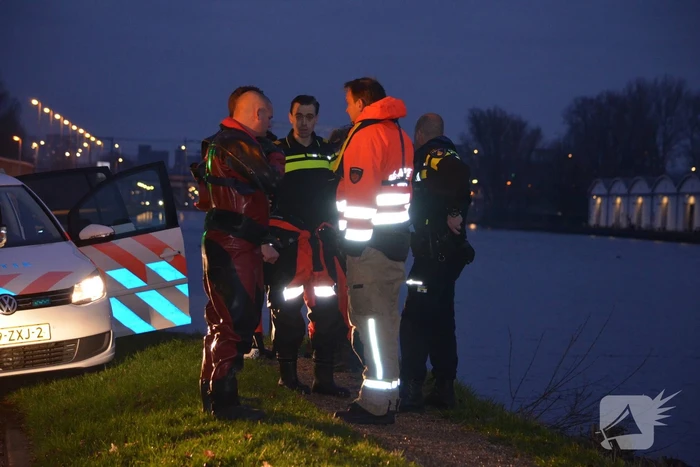 Persoon te water geraakt in kanaal