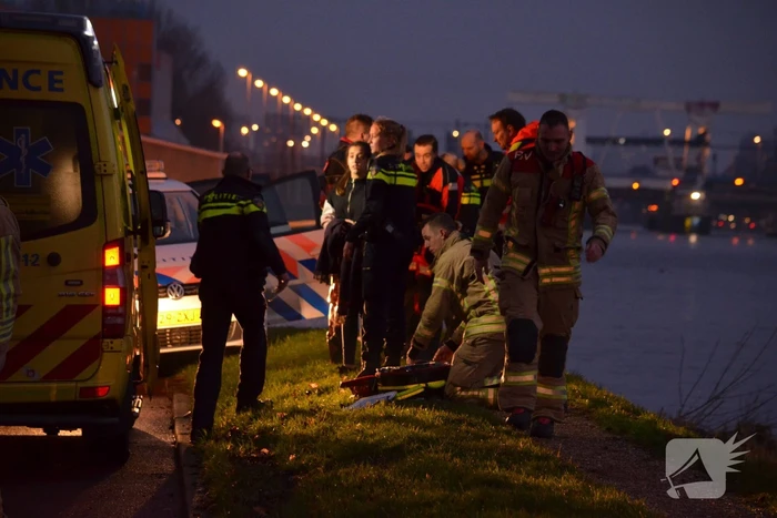 Persoon te water geraakt in kanaal
