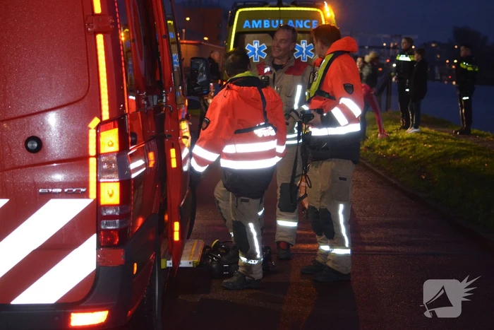 Persoon te water geraakt in kanaal