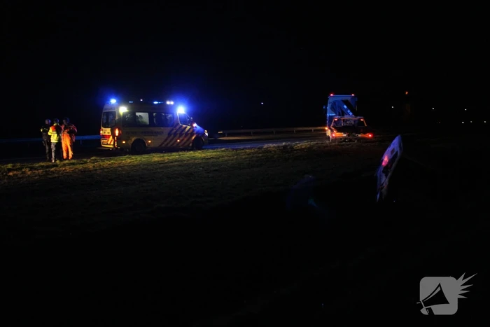 Bestelbusje beland in sloot
