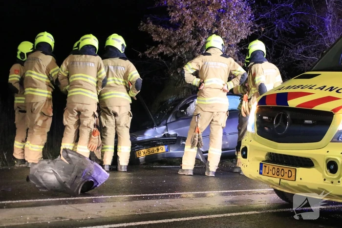 Auto crasht na achtervolging