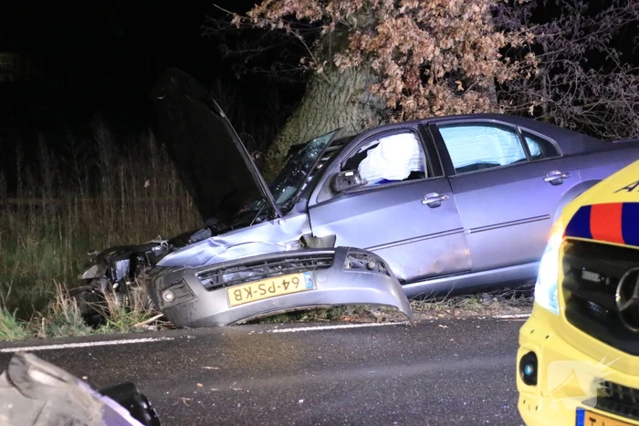 Auto crasht na achtervolging