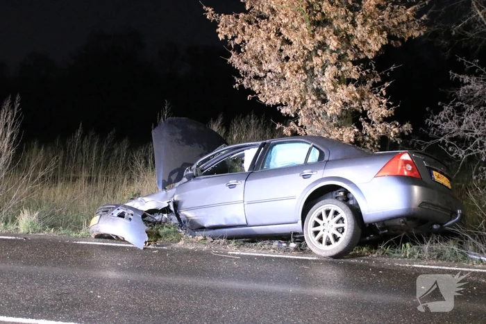 Auto crasht na achtervolging