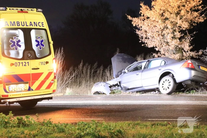 Auto crasht na achtervolging