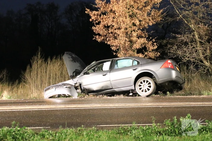Auto crasht na achtervolging