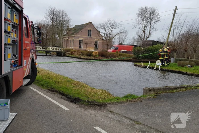Stroompaal breekt af door harde wind
