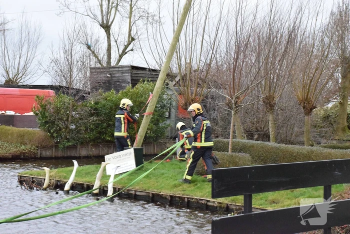 Stroompaal breekt af door harde wind