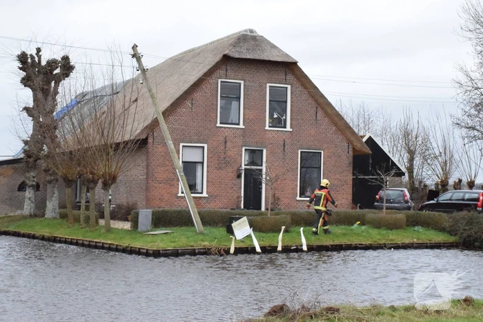 Stroompaal breekt af door harde wind