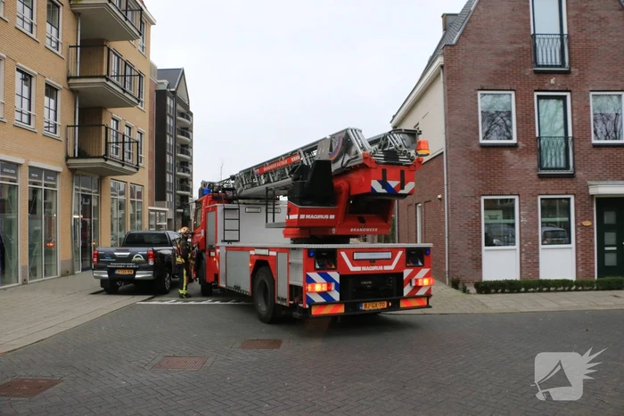 Loden dakrand raakt los door Ciara storm