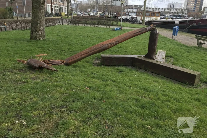 Kunstwerk Famke Mei Fugel heeft storm Ciara niet overleefd
