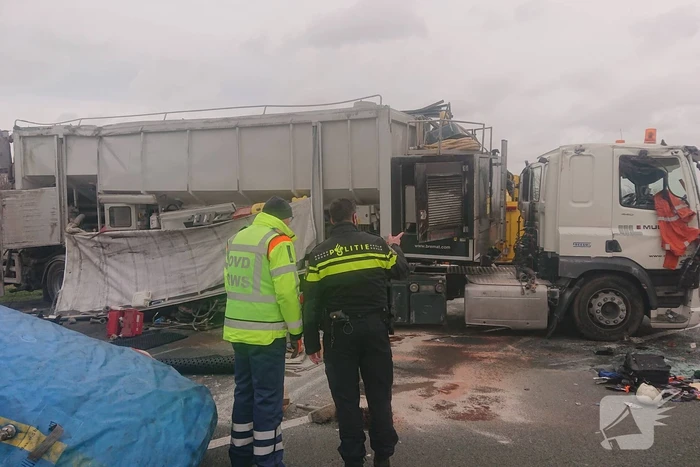 Snelweg dicht door gekantelde vrachtwagen