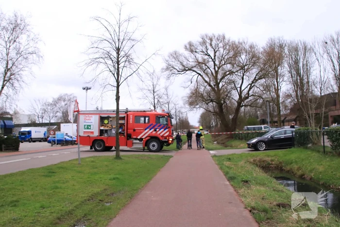 Weg afgesloten om afgebroken dikke tak