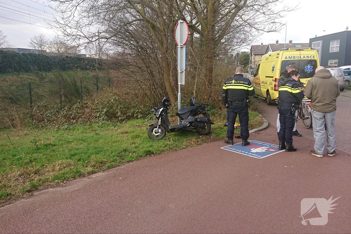 Scooterrijder en fietser botsen op elkaar