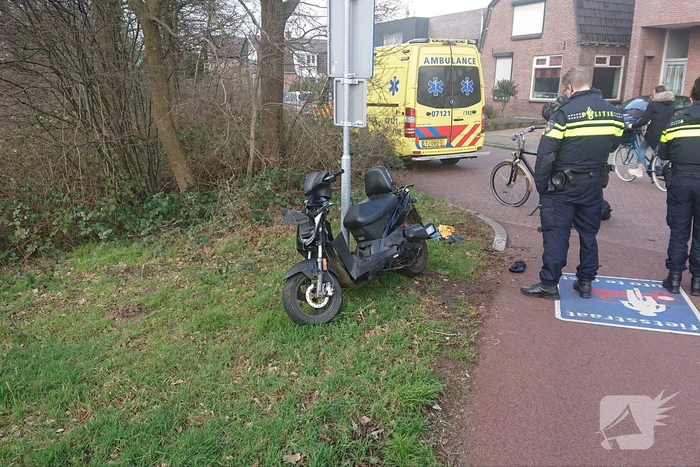 Scooterrijder en fietser botsen op elkaar