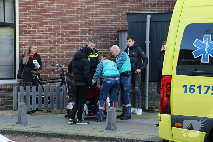 Persoon in scootmobiel ten val
