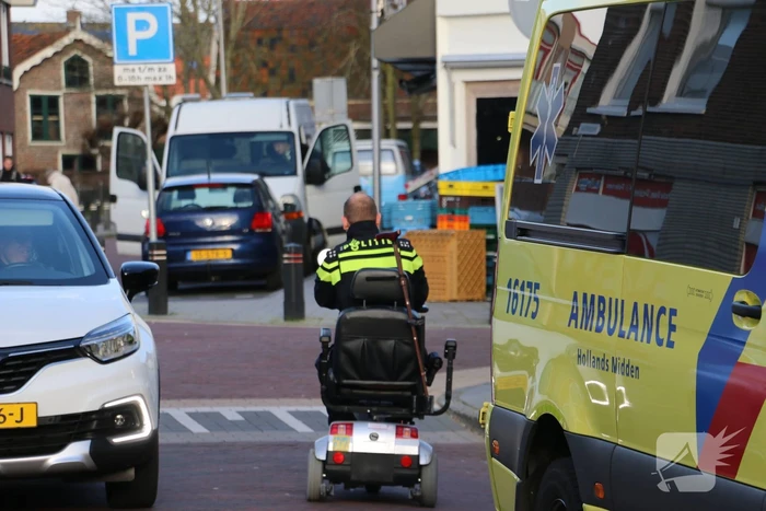 Persoon in scootmobiel ten val