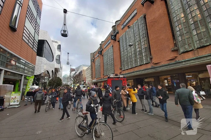 Winkelstraat afgesloten na vreemde lucht in supermarkt Albert Heijn