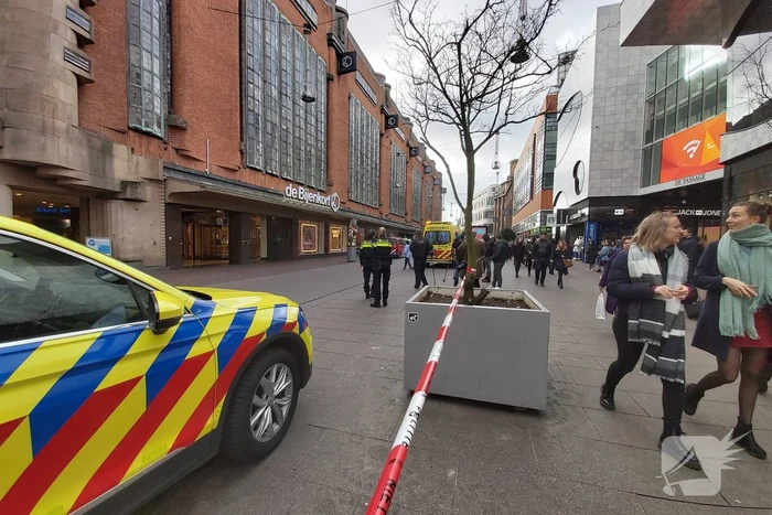 Winkelstraat afgesloten na vreemde lucht in supermarkt Albert Heijn