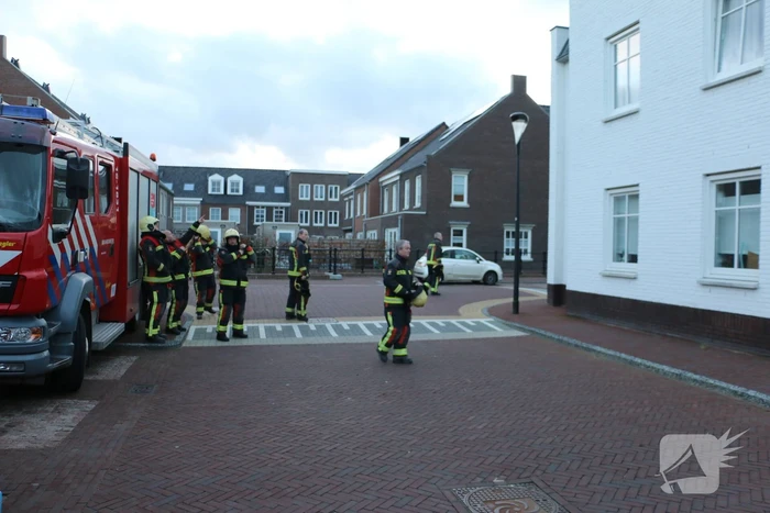 Dakpannen door harde wind los bij meerdere woningen