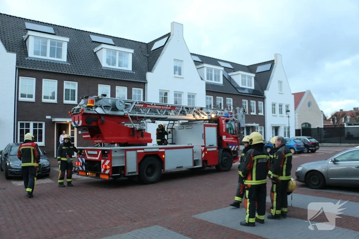 Dakpannen door harde wind los bij meerdere woningen