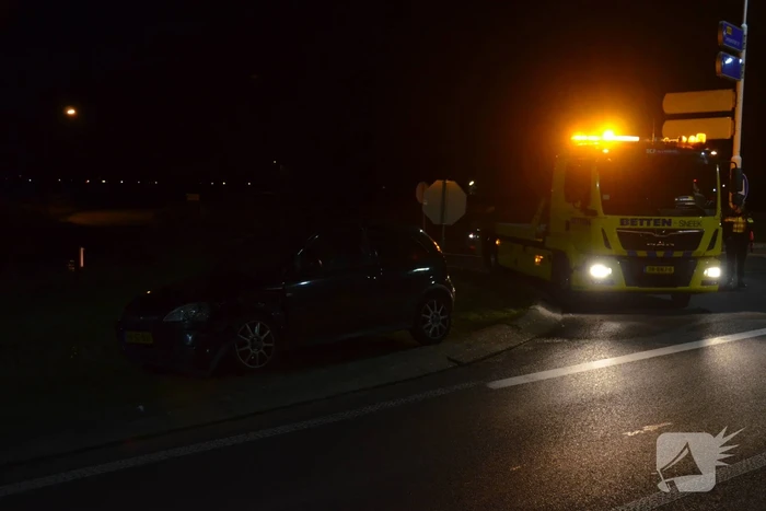 Schade na aanrijding tussen twee personenauto's