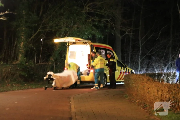 Fietser buiten westen na val op fietspad
