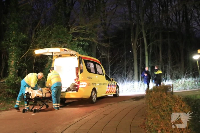 Fietser buiten westen na val op fietspad