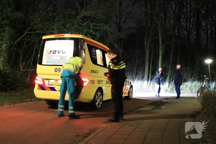 Fietser buiten westen na val op fietspad