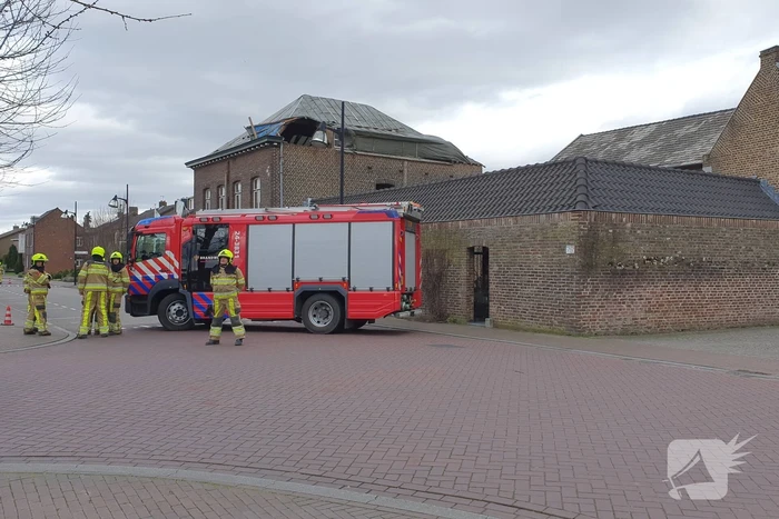 Dak van woning losgewaaid