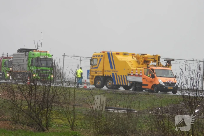 Melkwagen kantelt door harde wind