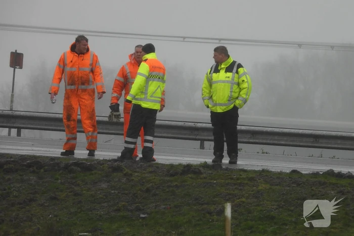 Melkwagen kantelt door harde wind