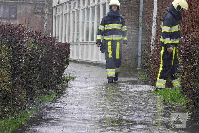 Stoepen overstromen door verstopte putten