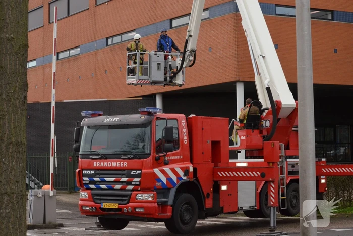 Dakplaat Albert Heijn Distributiecentrum door harde wind losgelaten