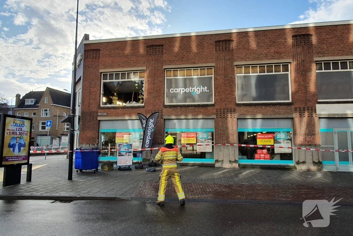 Raam gesprongen door harde wind