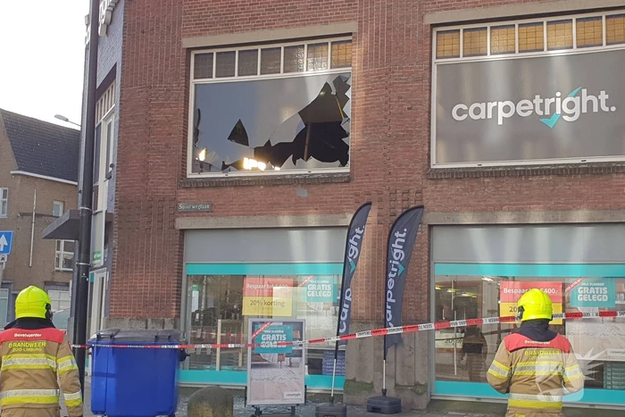Raam gesprongen door harde wind